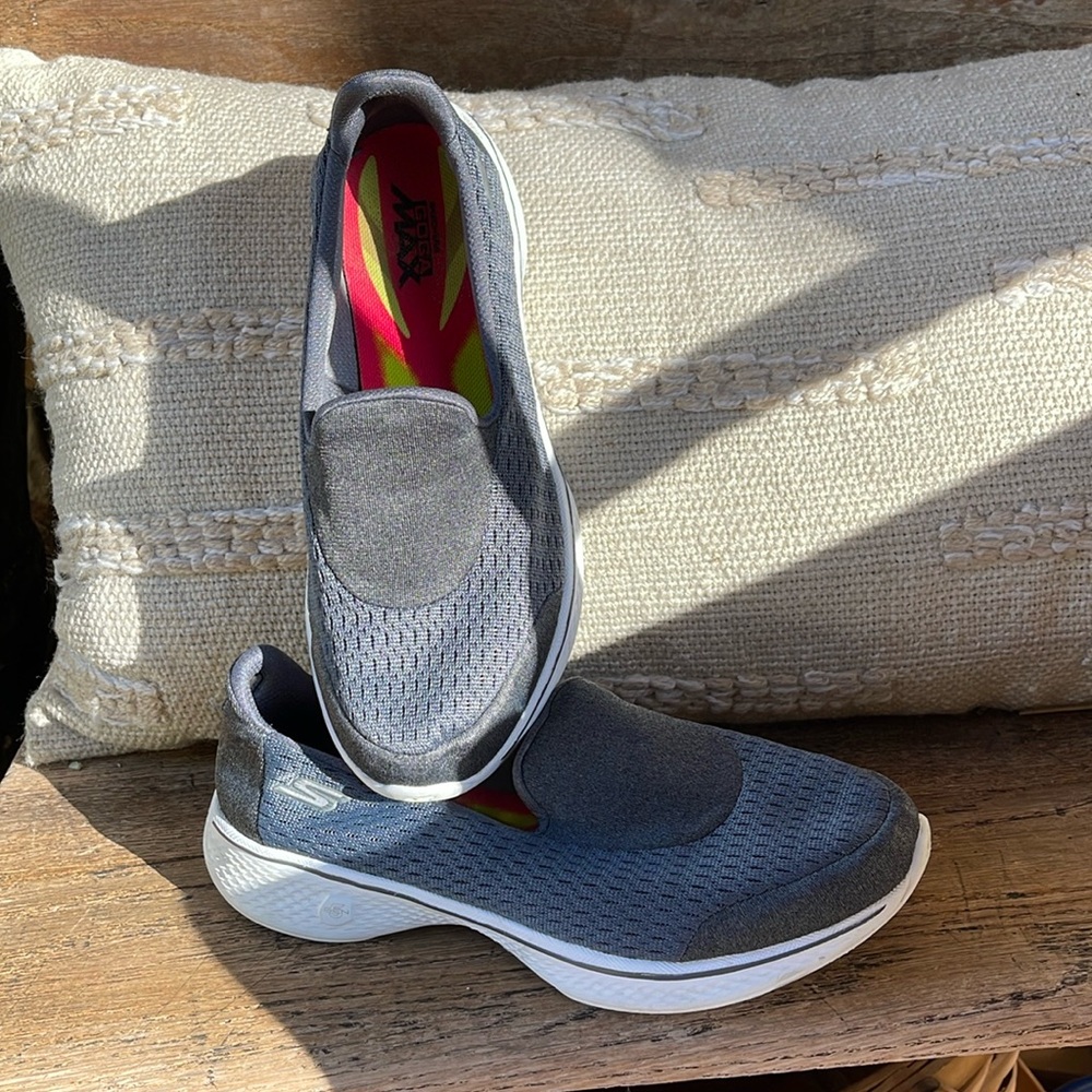 Skechers ladies Goga Max slip on shoes